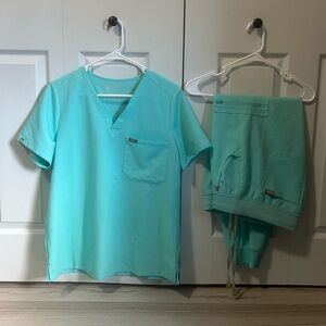 Figs Zamora joggers and Catarina top